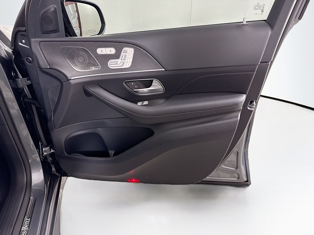 Thumbnail: 2026 Mercedes-Benz GLE - 26