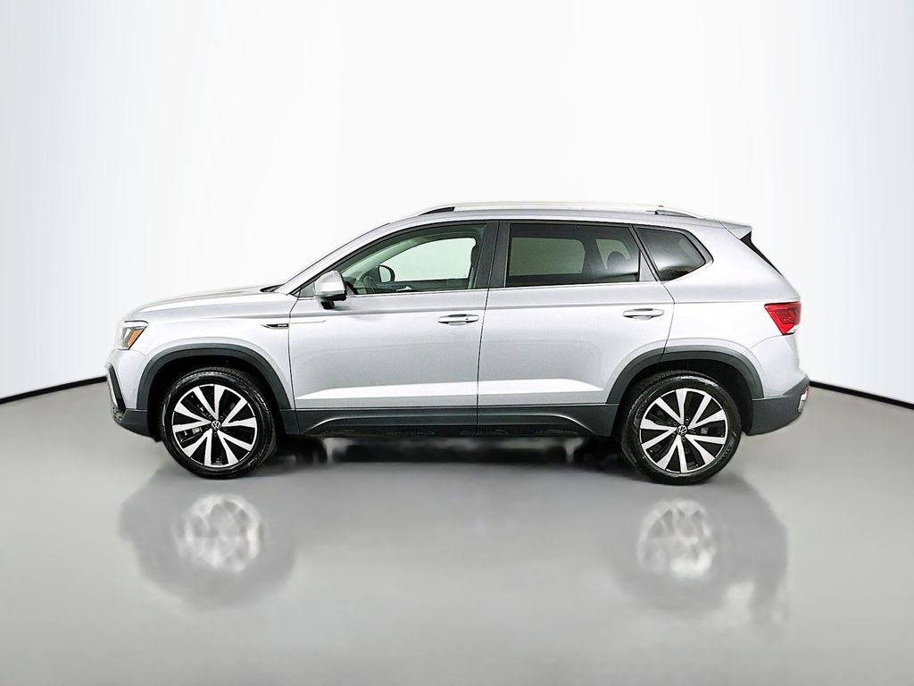 2024 Volkswagen Taos SE 8