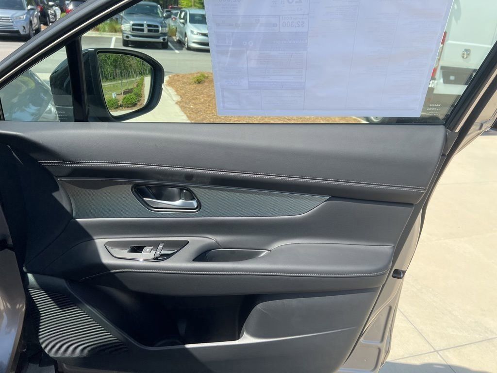 2025 Champagne Silver Metallic Nissan Murano SL AWD SUV
