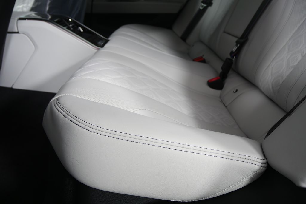 Thumbnail: 2025 BMW M8 - 17