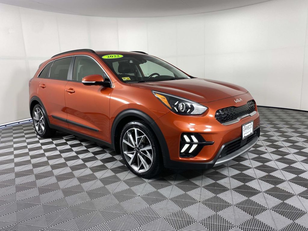 Solar Orange 2022 Kia Niro SUV / Crossover Front-Wheel Drive 6-Speed Automatic