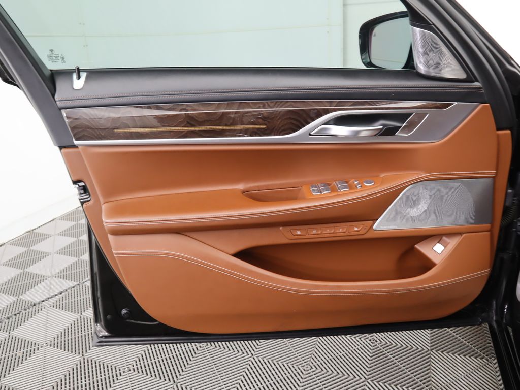 Thumbnail: 2019 BMW 7 Series - 25