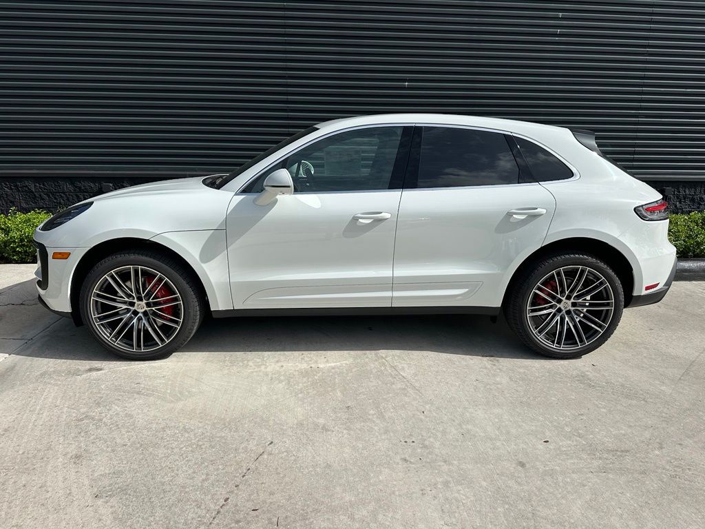Thumbnail: 2026 Porsche Macan - 2