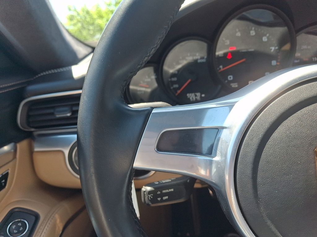 Thumbnail: 2014 Porsche 911 - 22