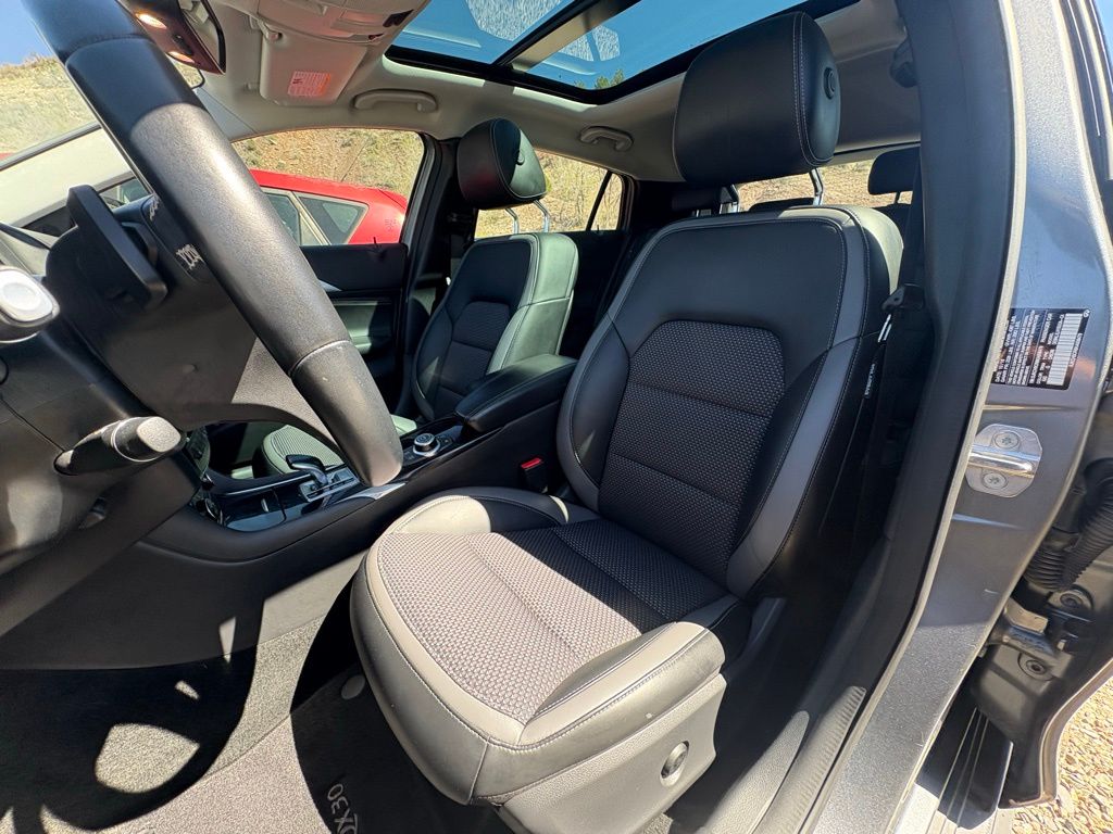 2019 INFINITI QX30 - Photo 2