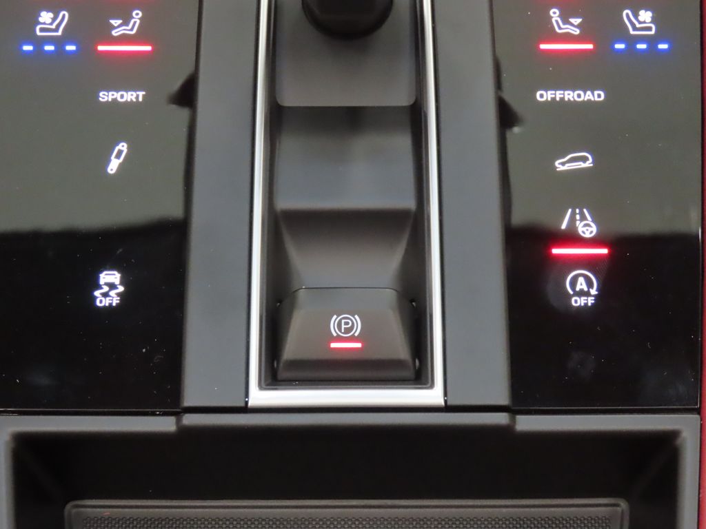 Thumbnail: 2026 Porsche Macan - 27