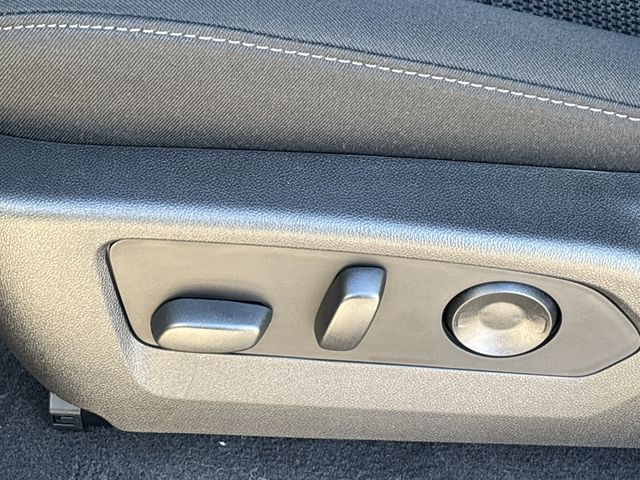 New 2026 White GMC Elevation image 22