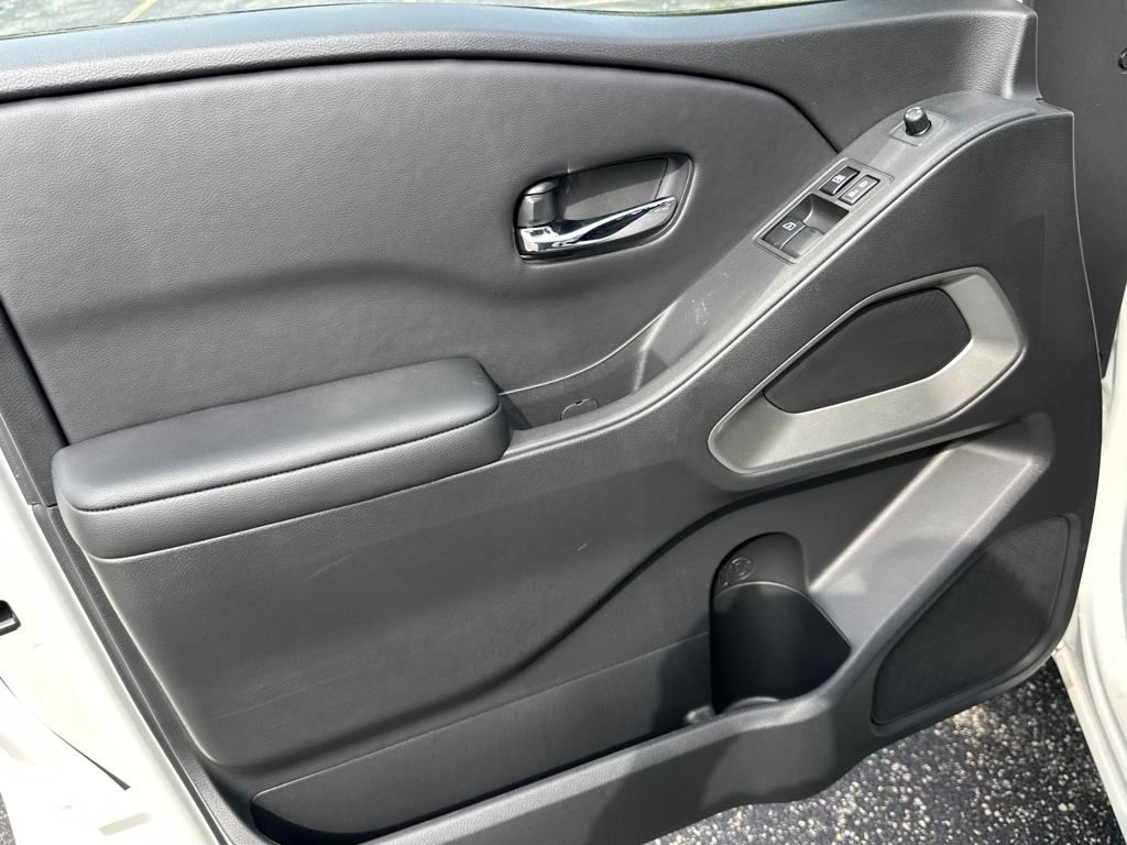 2025 Nissan Frontier SV photo