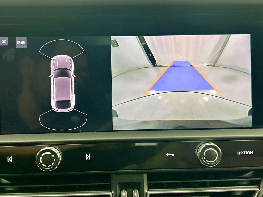 Thumbnail: 2023 Porsche Macan - 17