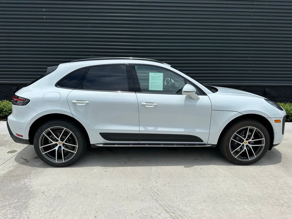 Thumbnail: 2025 Porsche Macan - 8