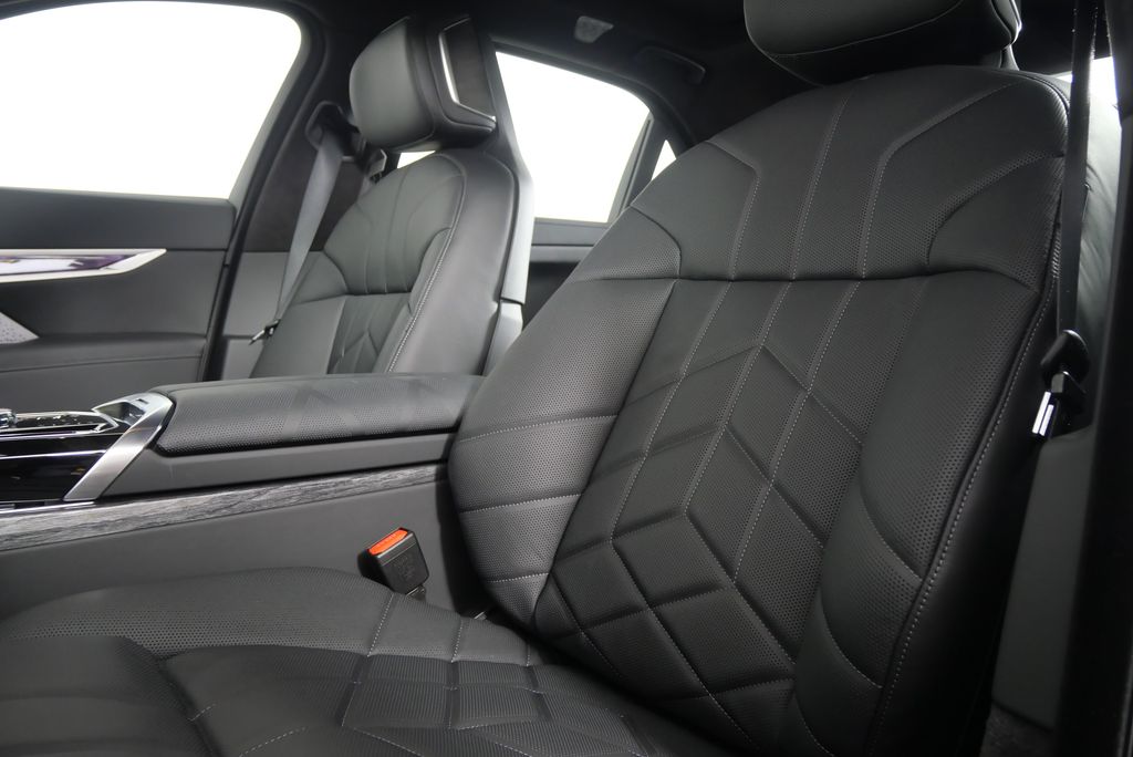 2025 BMW i7 xDrive60 14