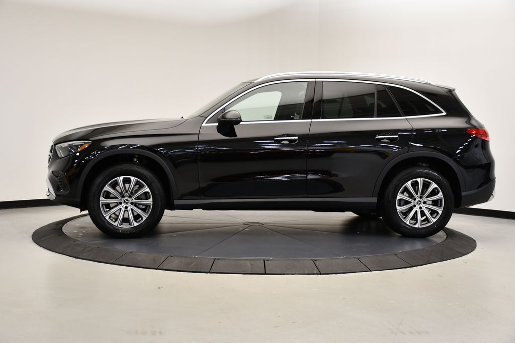 2025 Mercedes-Benz GLC 300 2