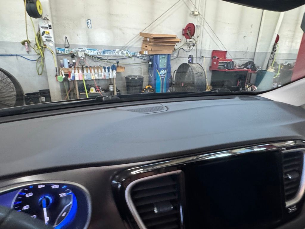 Used 2023 Chrysler Pacifica Van