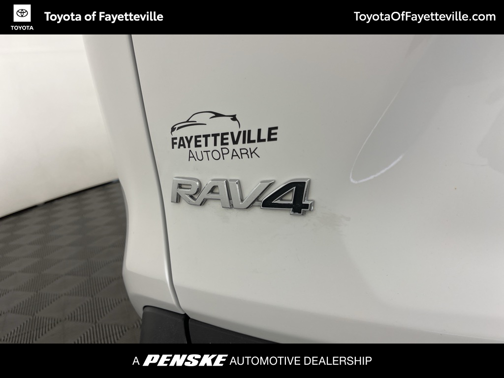 2023 Toyota RAV4 XLE 3