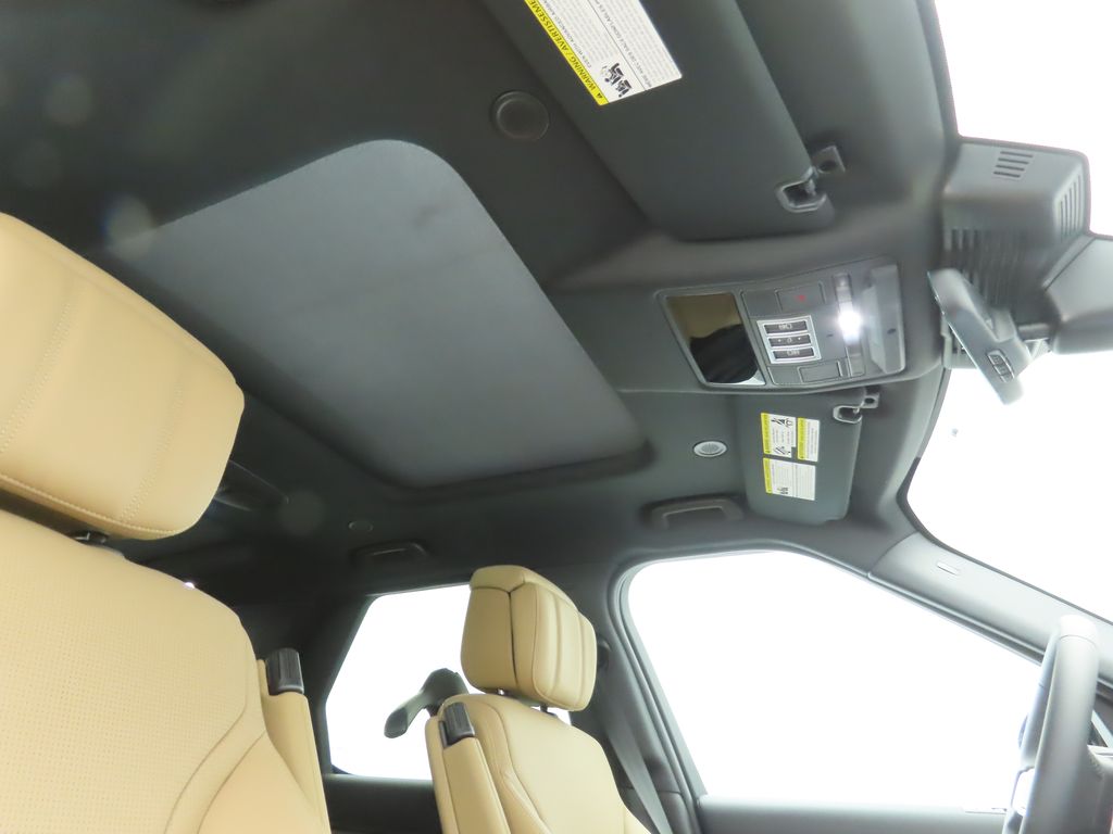 Thumbnail: 2026 Land Rover Discovery - 18