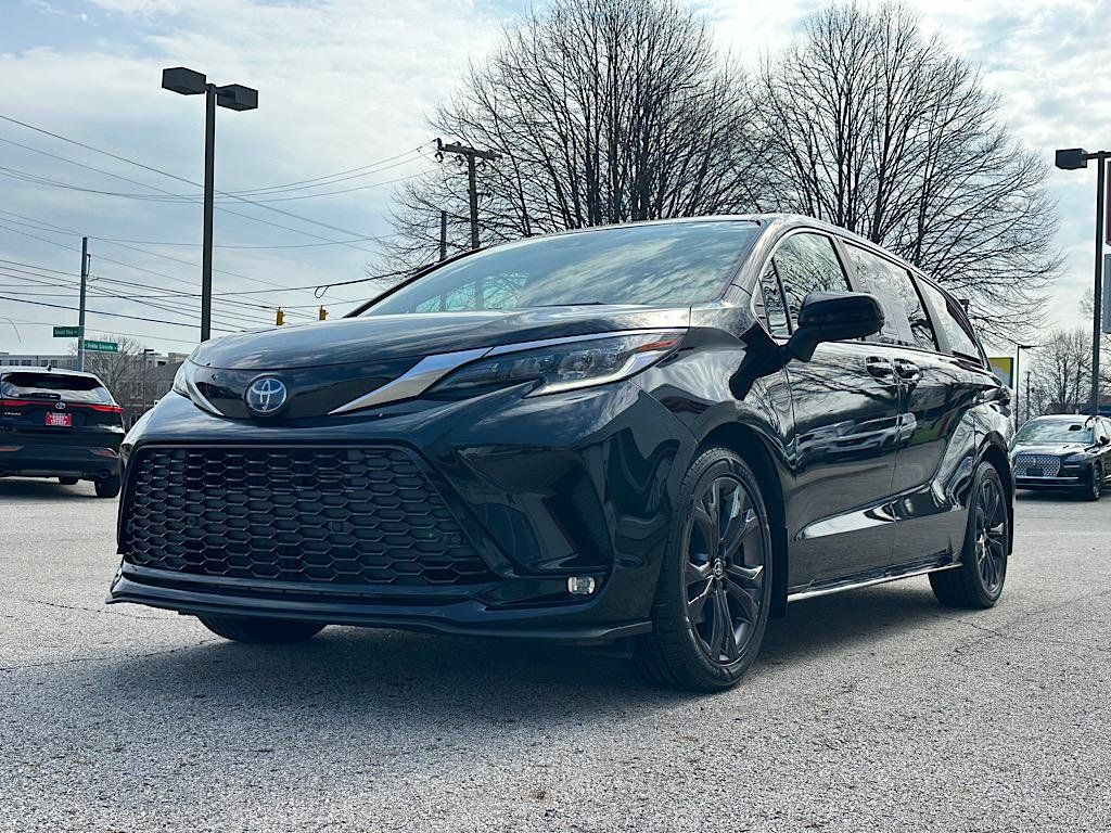 Midnight Black Metallic 2022 Toyota Sienna XSE 7-Passenger FWD Minivan Front-Wheel Drive Continuously Variable Transmission