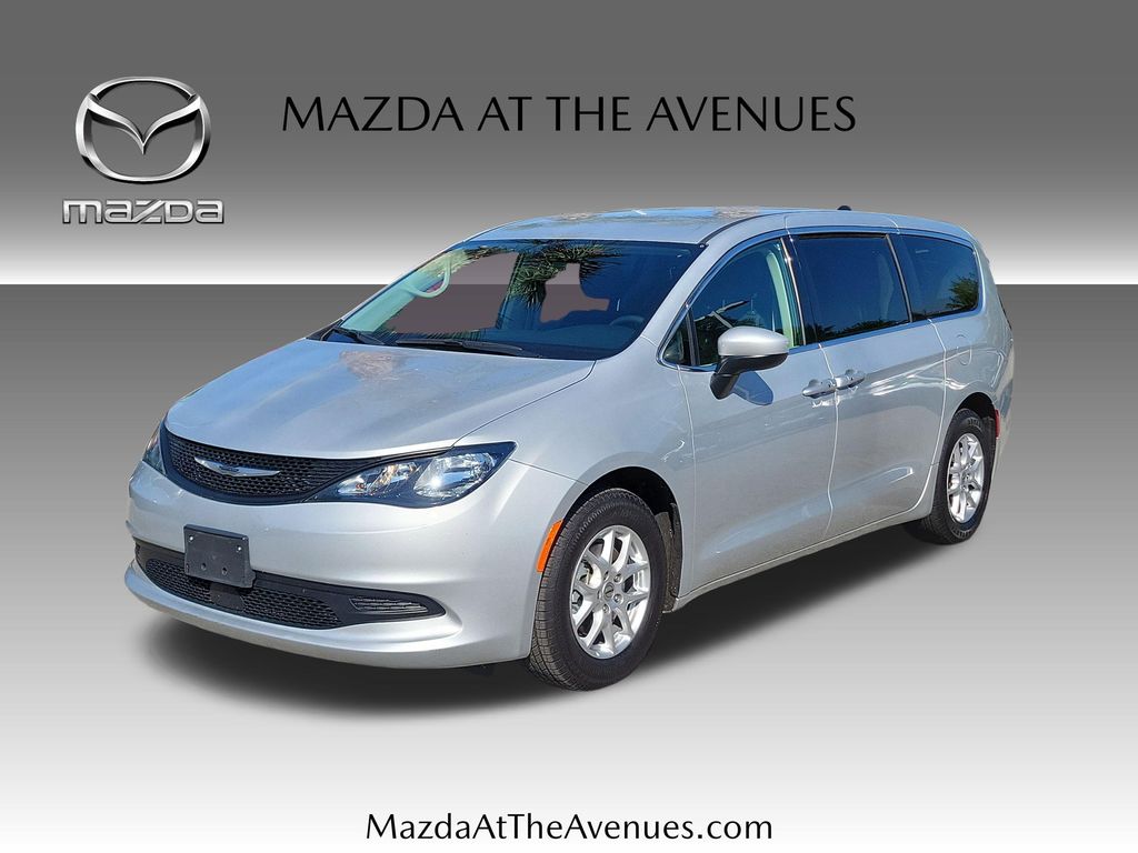 2022 Chrysler Voyager LX