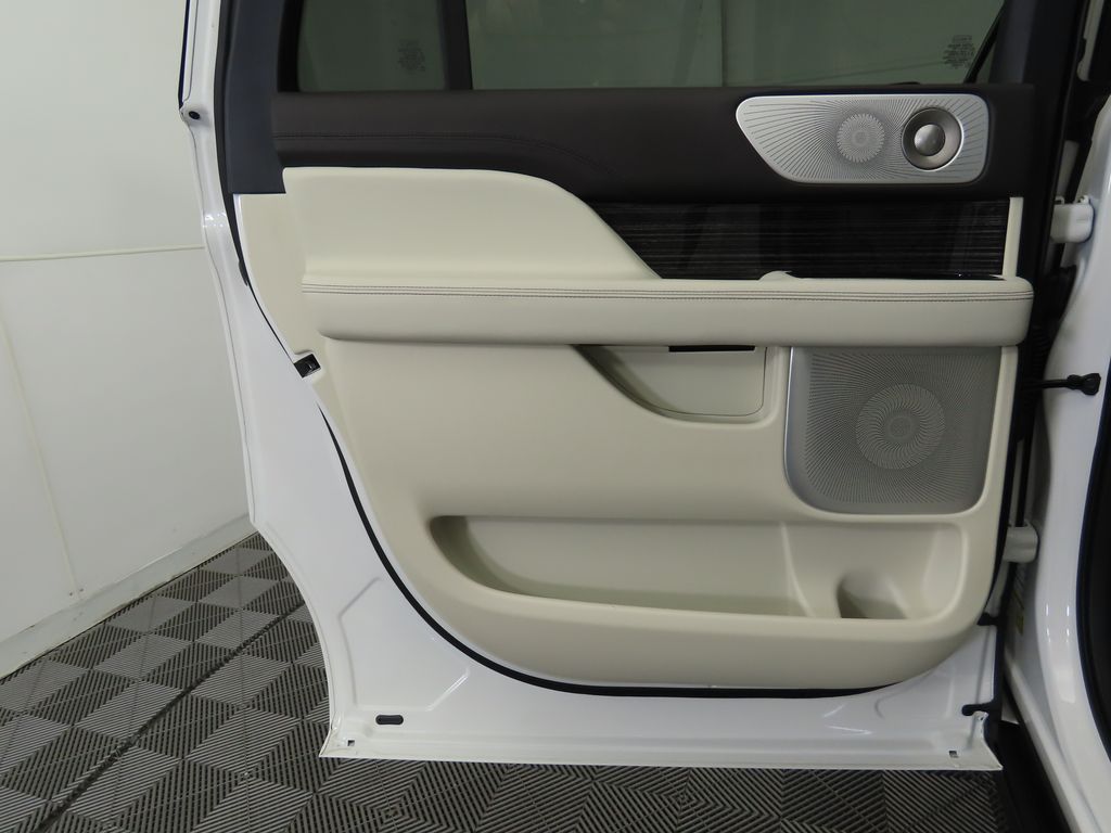 2024 Lincoln Navigator Black Label 27