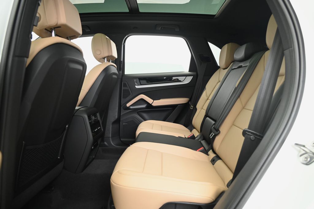 Thumbnail: 2025 Porsche Cayenne - 32