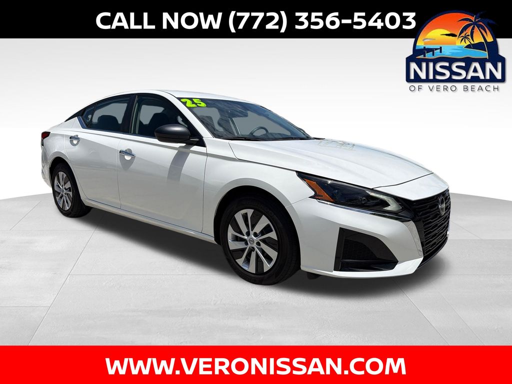 Glacier White 2025 Nissan Altima Sedan Front-Wheel Drive Continuously Variable Transmission