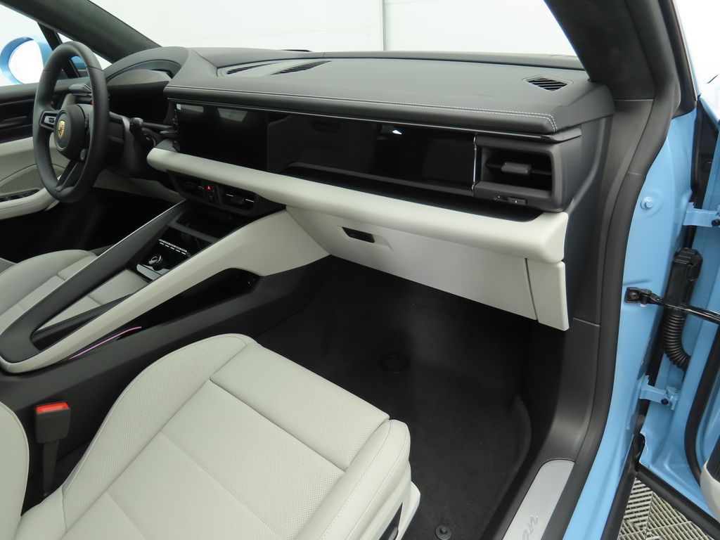 Thumbnail: 2025 Porsche Macan - 21