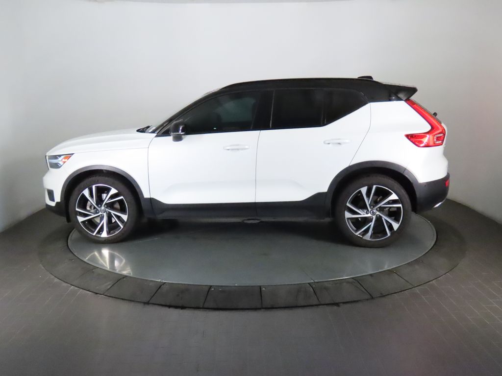 Thumbnail: 2019 Volvo XC40 - 2