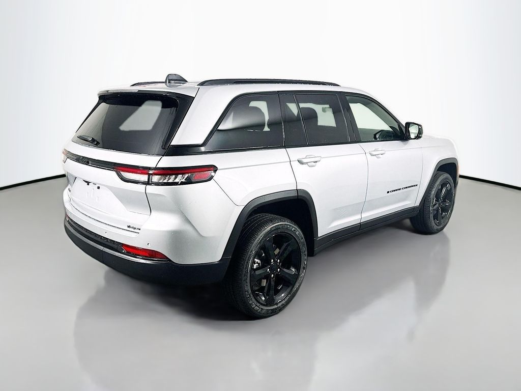 New 2025 Silver Jeep Altitude X image 7