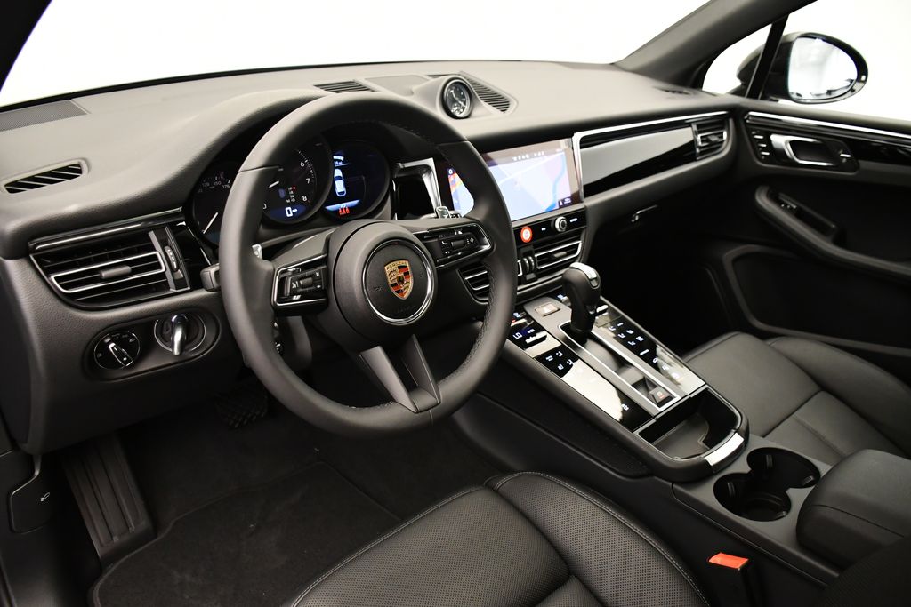 Thumbnail: 2025 Porsche Macan - 4
