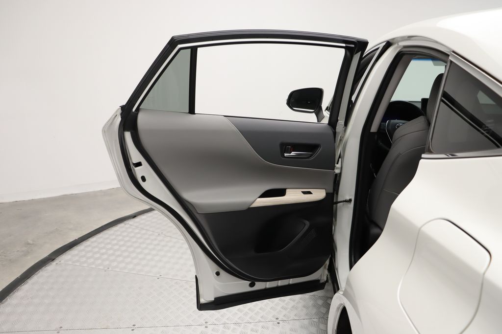 Thumbnail: 2021 Toyota Venza - 21