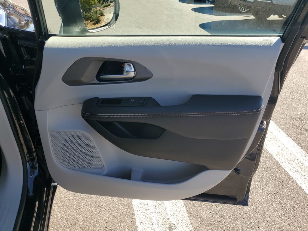 Used Car 2023 Chrysler Pacifica  Touring L For Sale Under $40,000 In Austin, Texas