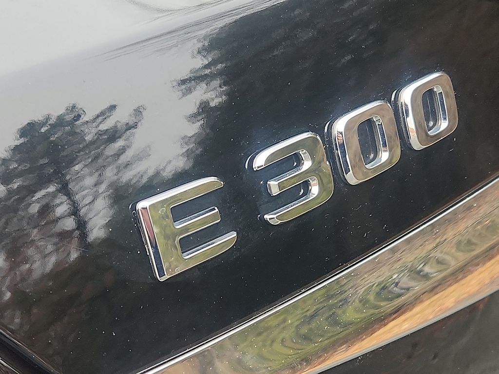 Thumbnail: 2017 Mercedes-Benz E-Class - 29