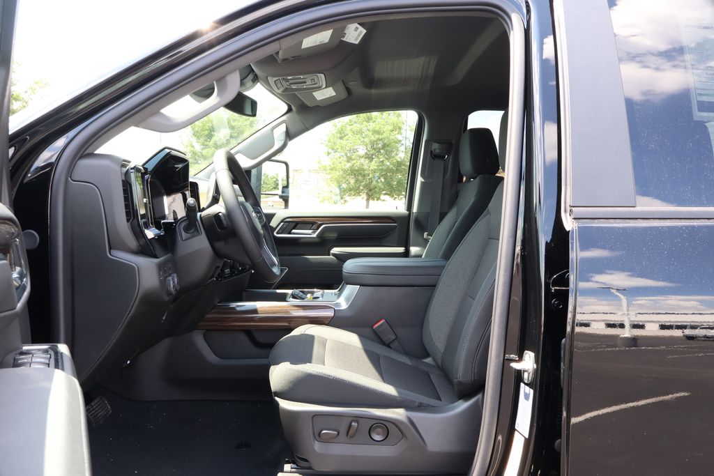 Thumbnail: 2025 Chevrolet Silverado 2500 - 14