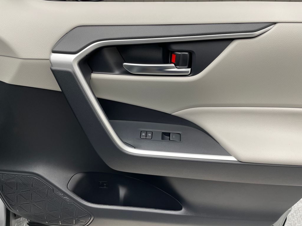 Thumbnail: 2025 Toyota RAV4 - 15