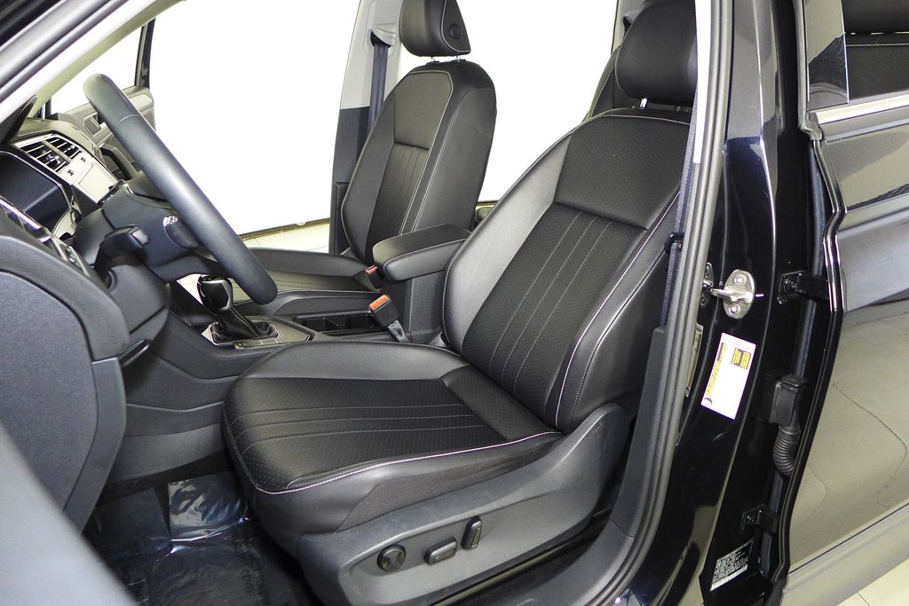 Thumbnail: 2022 Volkswagen Tiguan - 21