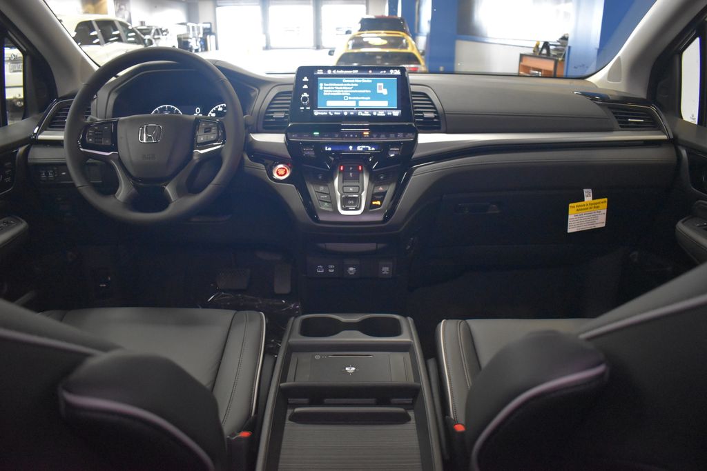 2025 Honda Odyssey Touring 10
