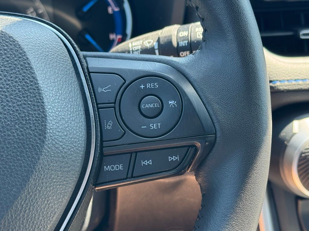 2025 Toyota RAV4 Hybrid XSE Wind Chill Pearl/Midnight Black Metallic - Jim Hudson Acura - Image 25