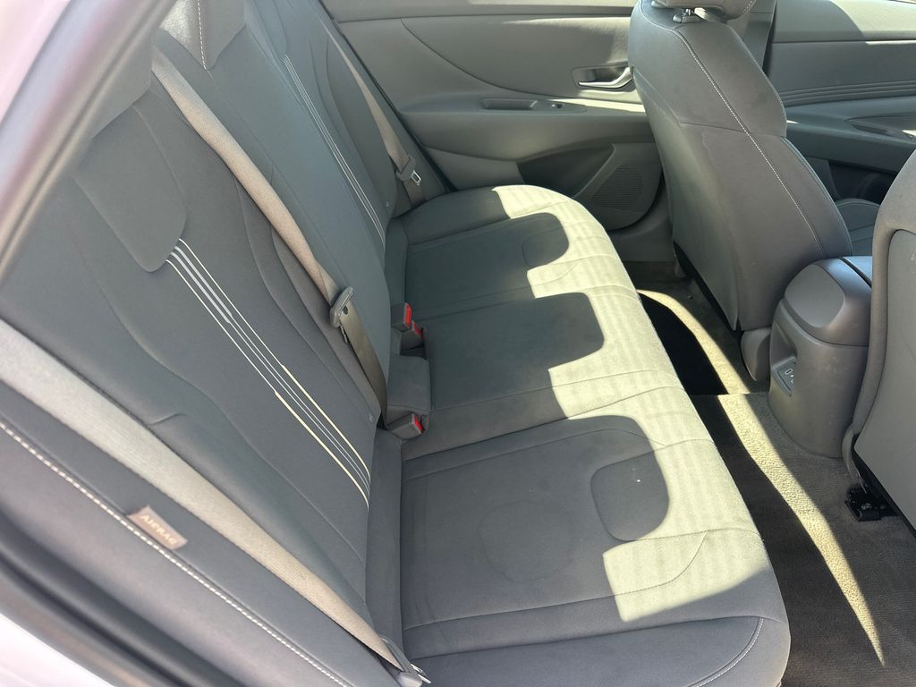 Used 2025 White Hyundai SEL Sport image 15