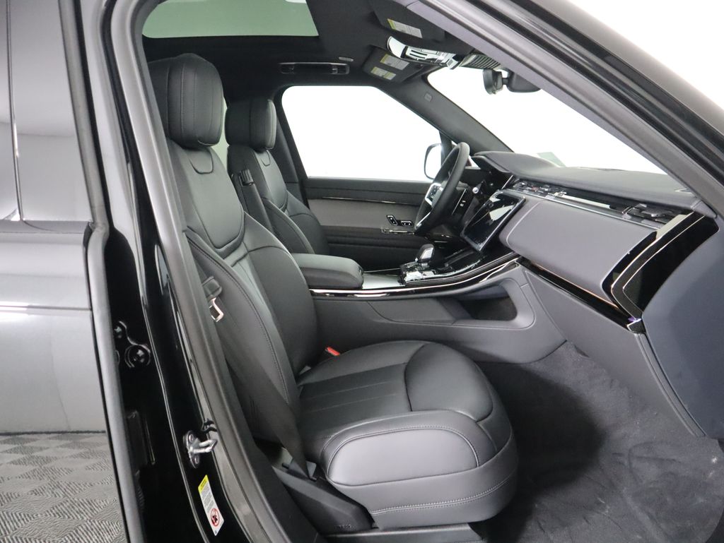 Thumbnail: 2026 Land Rover Range Rover Sport - 21