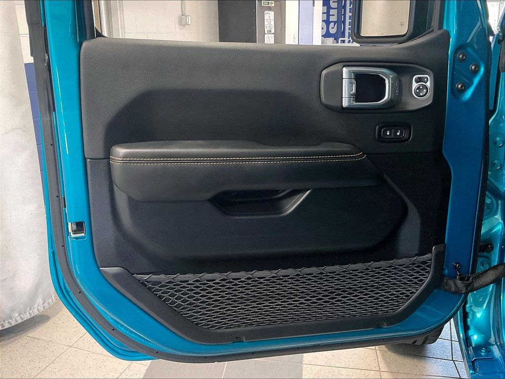 2024 Jeep Wrangler — photo 9