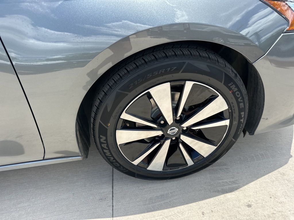 2021 Gun Metallic Nissan Altima 2.5 SV FWD Sedan