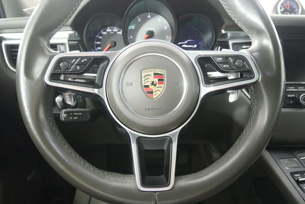 Thumbnail: 2016 Porsche Macan - 22