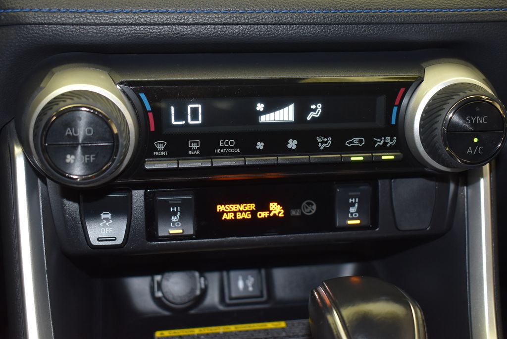 Thumbnail: 2019 Toyota RAV4 - 19