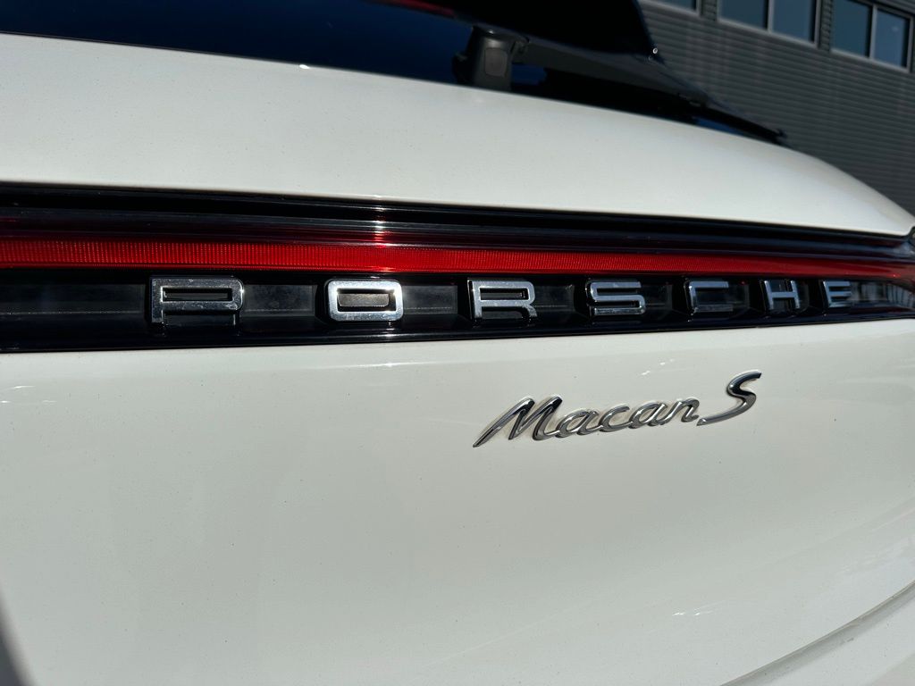 Thumbnail: 2020 Porsche Macan - 14