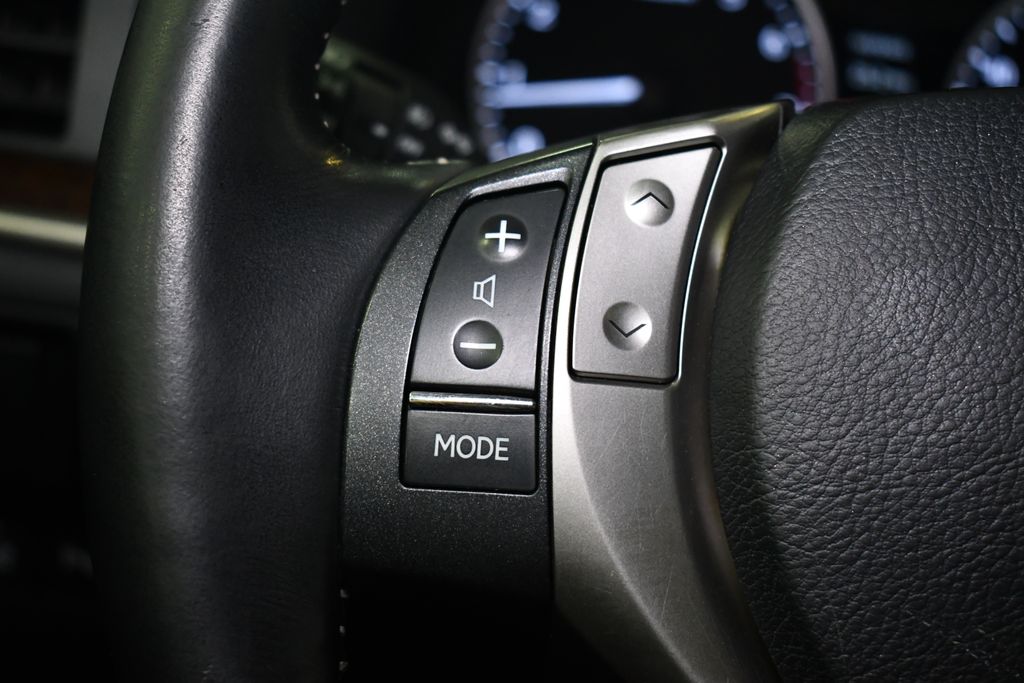 Thumbnail: 2013 Lexus ES - 20