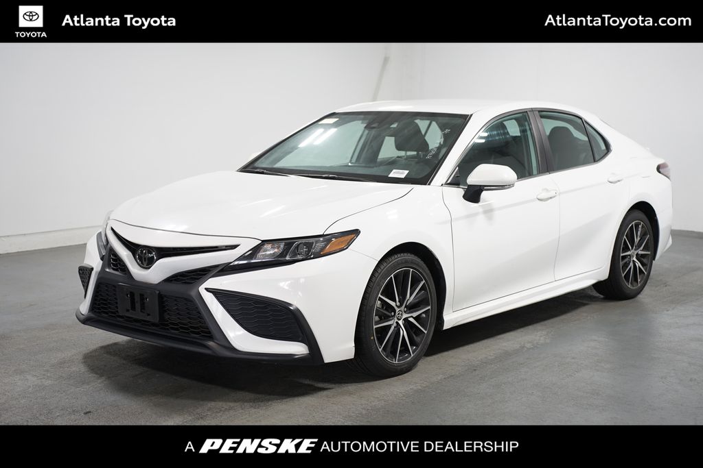 2023 Toyota Camry SE Hero Image