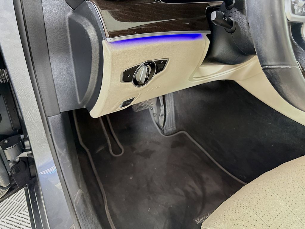 Thumbnail: 2019 Mercedes-Benz E-Class - 10