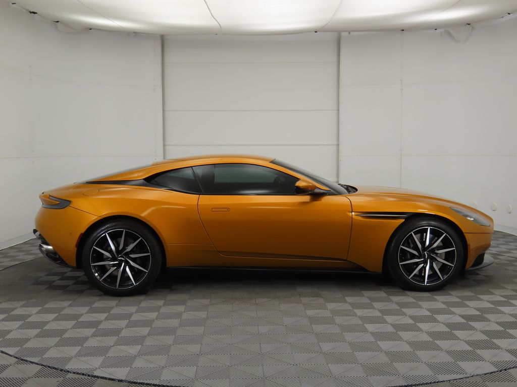 2022 Aston Martin DB11  4