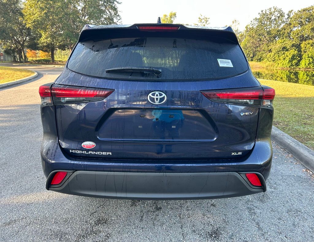 Thumbnail: 2025 Toyota Highlander - 4