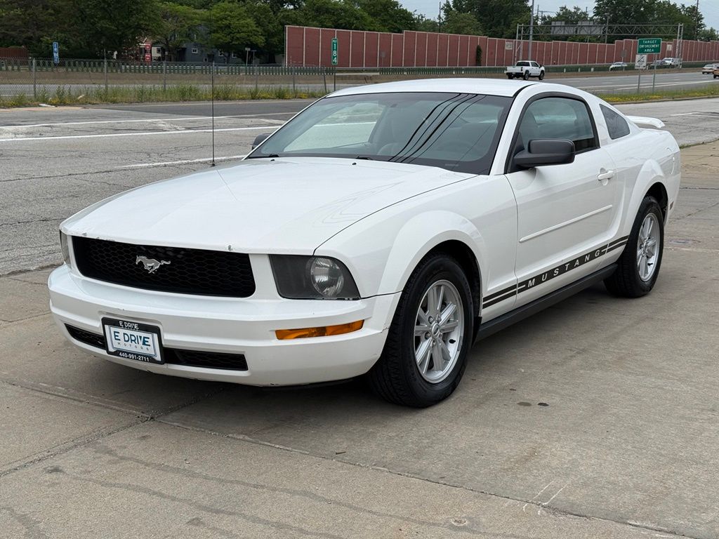 2005 Ford Mustang V6 Deluxe Coupe RWD