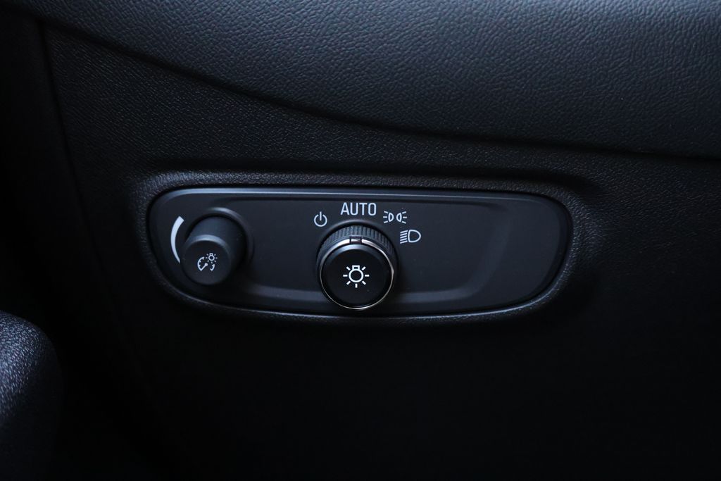 2022 Chevrolet Equinox LS 29